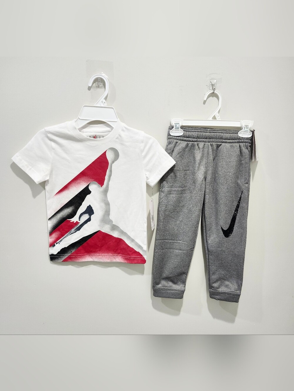 Air Jordan Youth Boys short sleeve shirt and Nike Logo sweatpants 2pc Set Sz 4